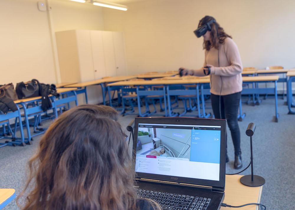 Using Immersive VR Simulation to Provide A Structured Clinical Learning Experience