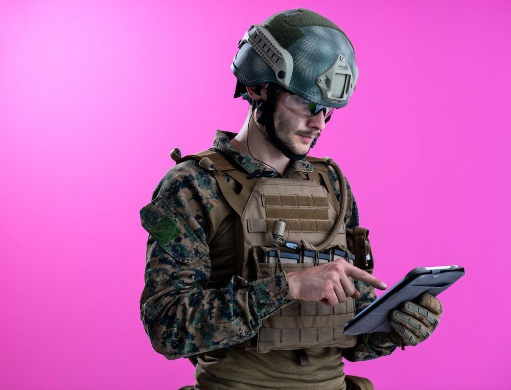 Education Management Solutions for Military Mobile Simulation