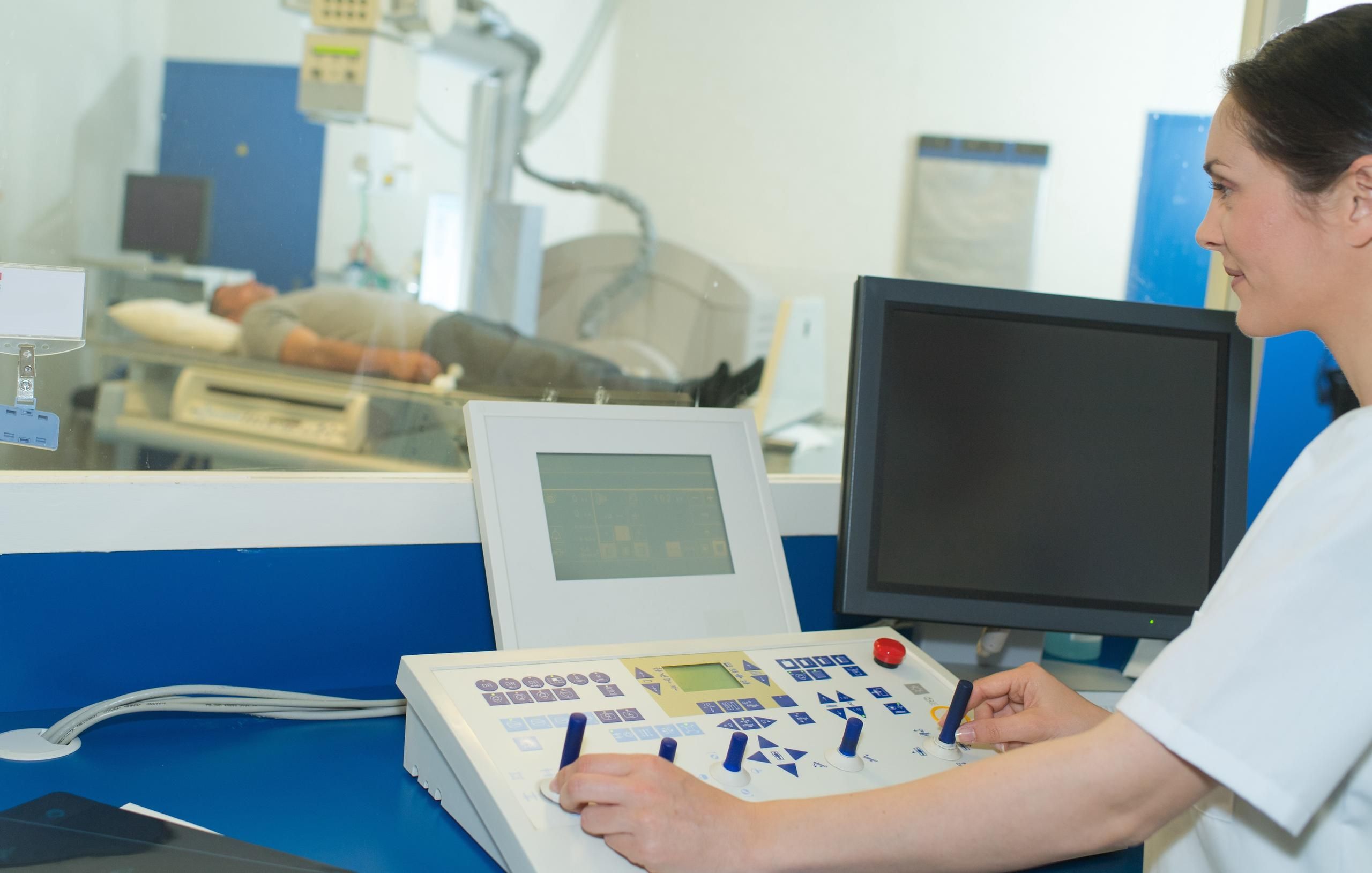 Rethinking Sim Lab Learner Performance: Sim Tech Reflections from Behind the Glass